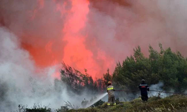 ΕΚΤΑΚΤΟ: Μεγάλη πυρκαγιά στην Ηλεία